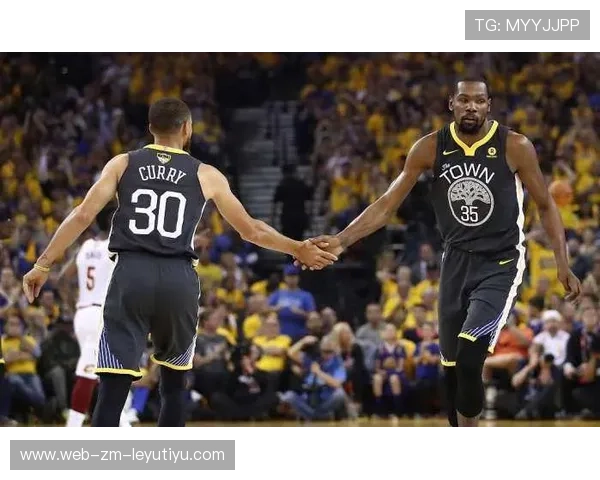 杜兰特更衣室矛盾报道：冠军之路的隐秘角落