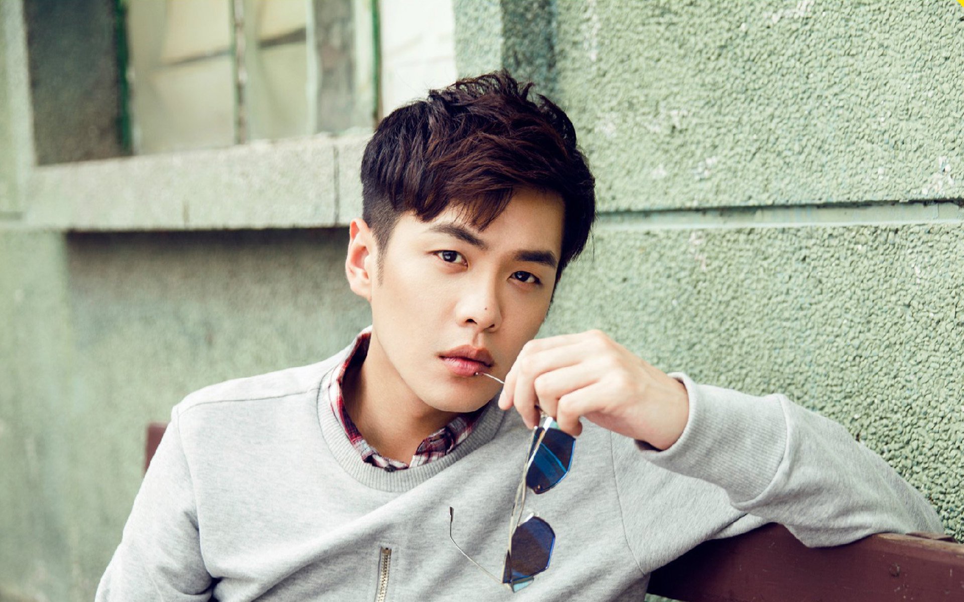 “宽板滑水：东三叉湖马鞍山赛场带来全新水上竞技体验”