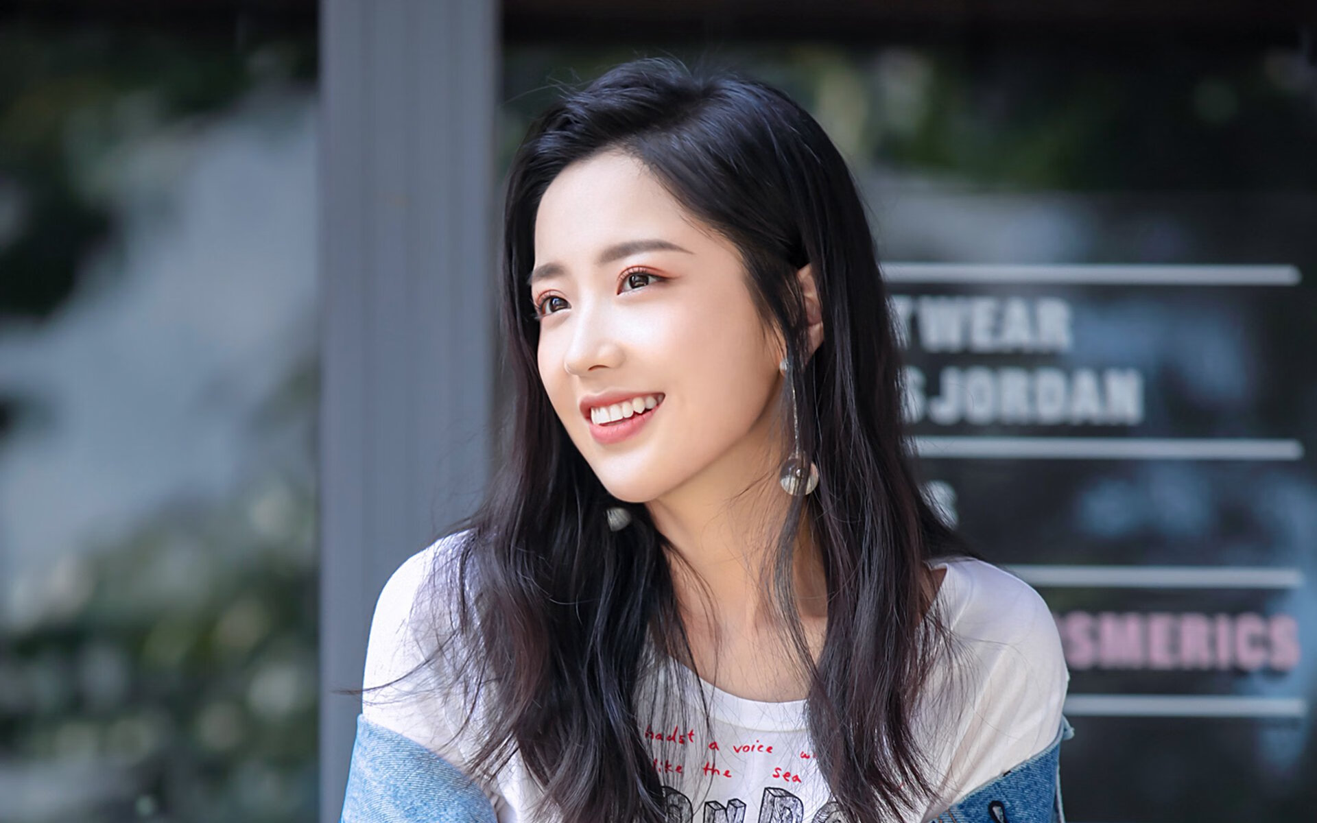 乐鱼体育app在线登录-张雨霏强项出击 中国接力蝶泳段领先，张雨霏晋级蝶泳决赛