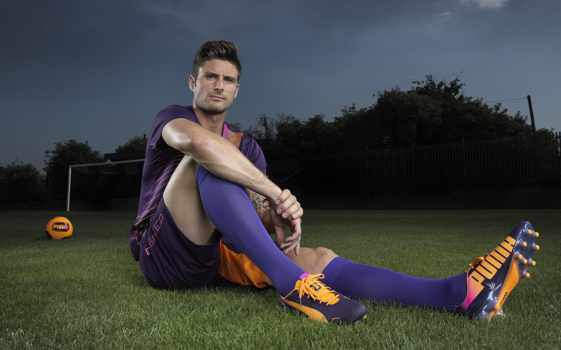 丹·卡特的比赛视野与出色传球，为全黑队打开进攻之门，丹.卡特